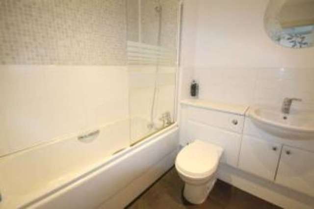  Image of 2 bedroom Flat for sale in Bogton Avenue Glasgow G44 at Muirend Glasgow Giffnock, G44 3JU