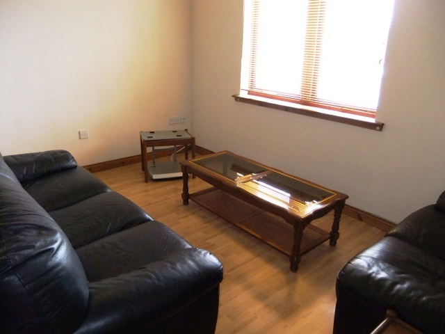  Image of 2 bedroom Flat to rent in Bothwell Court Dunfermline KY11 at Dunfermline Fife Fife, KY11 3AD