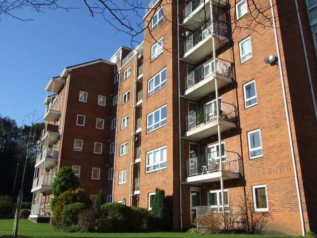  Image of 2 bedroom Flat to rent in Christchurch Road Bournemouth BH1 at 80 Christchurch Road  Bournemouth, BH1 4DA