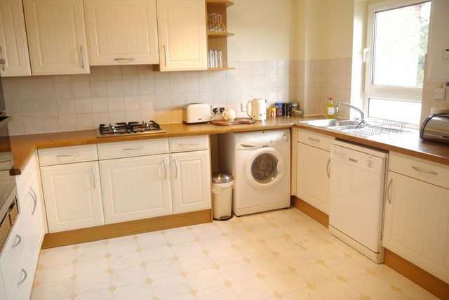  Image of 2 bedroom Flat to rent in Christchurch Road Bournemouth BH1 at 80 Christchurch Road  Bournemouth, BH1 4DA