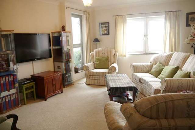  Image of 2 bedroom Flat to rent in Christchurch Road Bournemouth BH1 at 80 Christchurch Road  Bournemouth, BH1 4DA