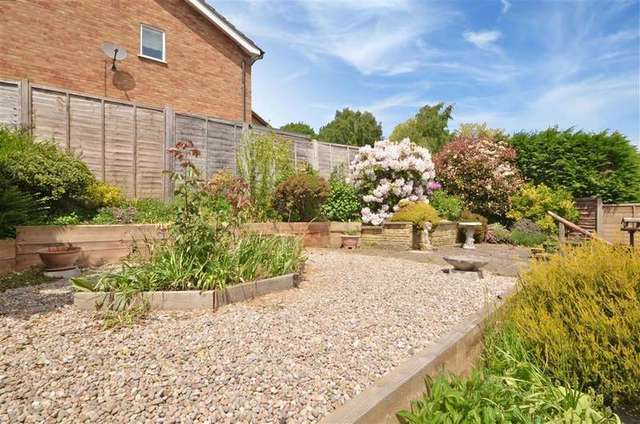  Image of 2 bedroom Bungalow for sale in Braes Mead South Nutfield Redhill RH1 at South Nutfield Surrey South Nutfield, RH1 4JR
