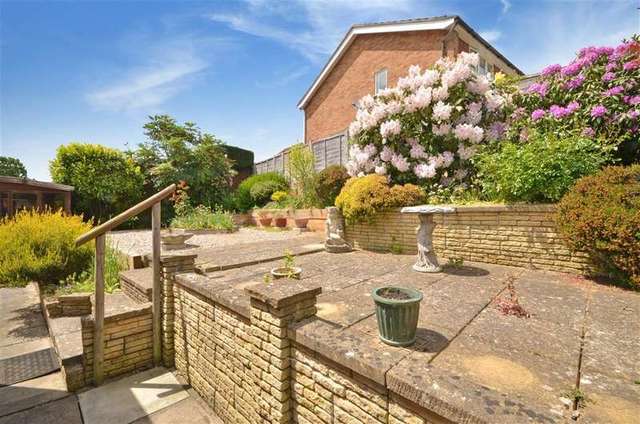  Image of 2 bedroom Bungalow for sale in Braes Mead South Nutfield Redhill RH1 at South Nutfield Surrey South Nutfield, RH1 4JR