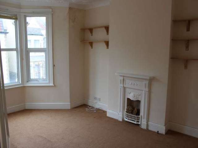 Image of 2 bedroom Flat to rent in Brighton Road Weston-super-Mare BS23 at Weston-super-Mare North somerset Weston-super-Mare, BS23 3QQ