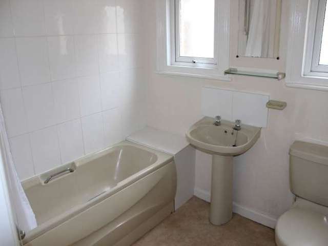  Image of 2 bedroom Flat to rent in Brighton Road Weston-super-Mare BS23 at Weston-super-Mare North somerset Weston-super-Mare, BS23 3QQ