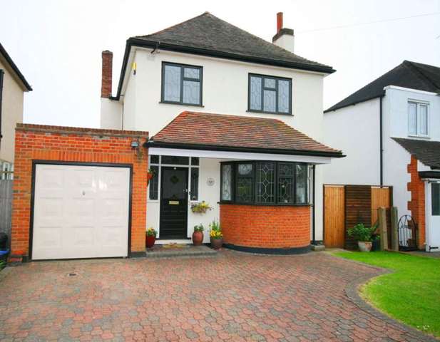  Image of 3 bedroom Detached house for sale in Brook Road Brentwood CM14 at Brook Road  Brentwood, CM14 4PT