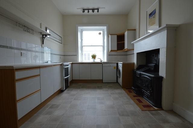  Image of 3 bedroom Flat to rent in Bruntsfield Gardens Edinburgh EH10 at Bruntsfield Edinburgh Edinburgh, EH10 4DZ