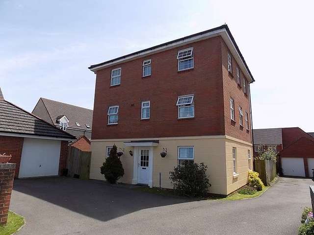  Image of 5 bedroom Detached house for sale in Bryn Dryslwyn Bridgend CF31 at Bryn Dryslwyn  Broadlands, CF31 5BT