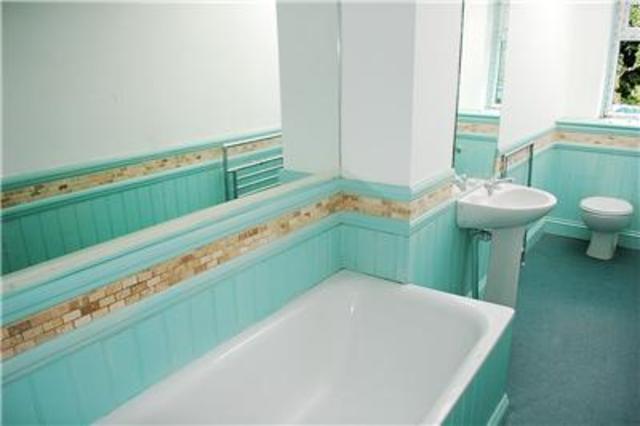  Image of 2 bedroom Semi-Detached house to rent in Buckhurst Avenue Carshalton SM5 at Surrey, SM5 1PD