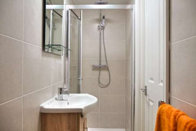  Image of 1 bedroom Detached house to rent in Bulmershe Road Earley Reading RG1 at Reading Berkshire Reading, RG1 5RJ