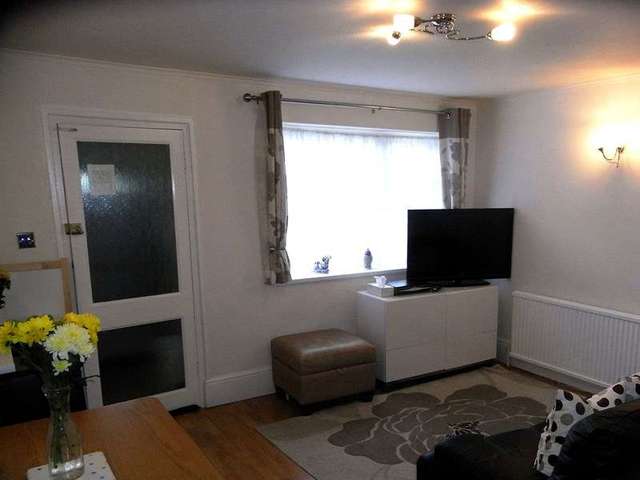  Image of 1 bedroom Detached house for sale in Bulwer Road New Barnet Barnet EN5 at Bulwer Road  New Barnet, EN5 5JB