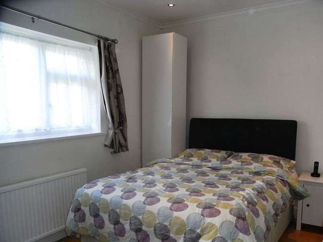  Image of 1 bedroom Detached house for sale in Bulwer Road New Barnet Barnet EN5 at Bulwer Road  New Barnet, EN5 5JB