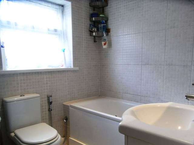  Image of 1 bedroom Detached house for sale in Bulwer Road New Barnet Barnet EN5 at Bulwer Road  New Barnet, EN5 5JB