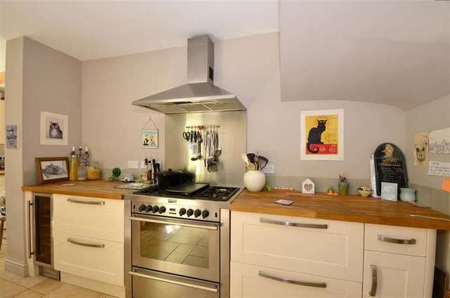  Image of 3 bedroom Detached house for sale in Burdens Headcorn Ashford TN27 at Headcorn Ashford Headcorn, TN27 9SG