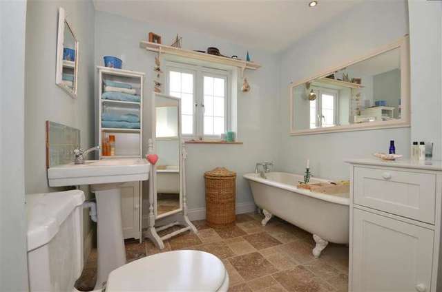  Image of 3 bedroom Detached house for sale in Burdens Headcorn Ashford TN27 at Headcorn Ashford Headcorn, TN27 9SG