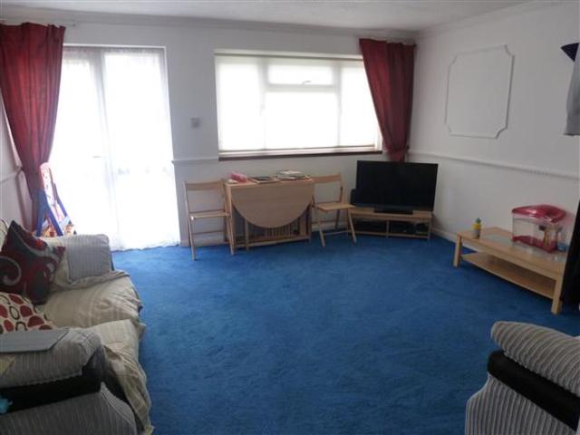  Image of 2 bedroom Maisonette to rent in Harriet Way Bushey WD23 at Bushey Heath, WD23 4JH