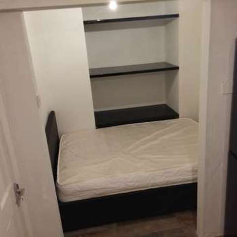  Image of Flat to rent in Cable Street London E1 at Cable Street  London, E1 0AJ