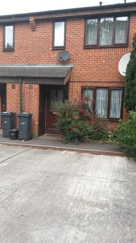  Image of 1 bedroom Town House to rent in Campbell Close London SW16 at Tooting Bec, SW16 6NJ