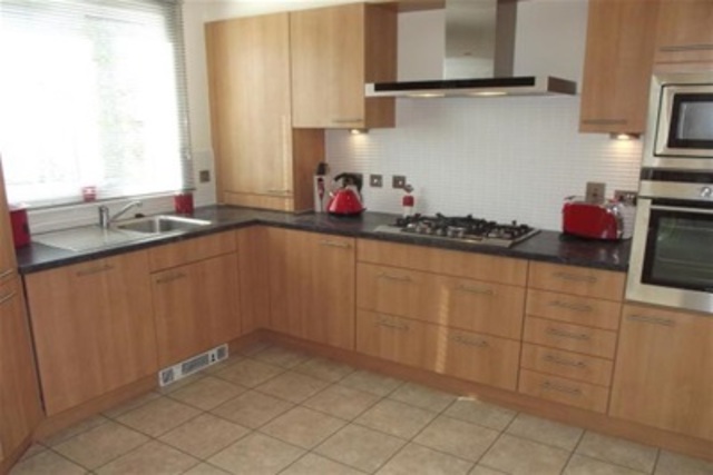  Image of 2 bedroom Flat to rent in Canniesburn Drive Bearsden Glasgow G61 at Bearsden East Dunbartonshire East Dunbartonshire, G61 1RX