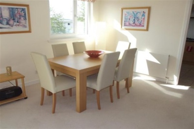  Image of 2 bedroom Flat to rent in Canniesburn Drive Bearsden Glasgow G61 at Bearsden East Dunbartonshire East Dunbartonshire, G61 1RX