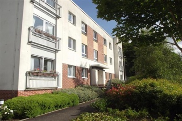  Image of 2 bedroom Flat to rent in Canniesburn Drive Bearsden Glasgow G61 at Bearsden East Dunbartonshire East Dunbartonshire, G61 1RX