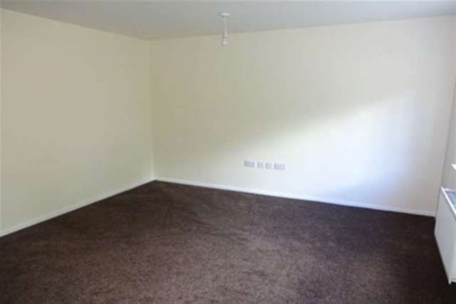  Image of 3 bedroom Semi-Detached house to rent in Carriage Close Wednesbury WS10 at Wednesbury, WS10 8DX