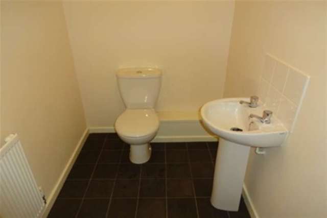 Image of 3 bedroom Semi-Detached house to rent in Carriage Close Wednesbury WS10 at Wednesbury, WS10 8DX