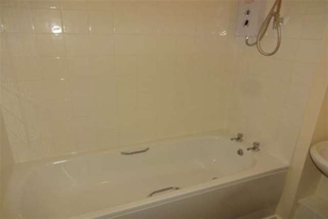  Image of 3 bedroom Semi-Detached house to rent in Carriage Close Wednesbury WS10 at Wednesbury, WS10 8DX