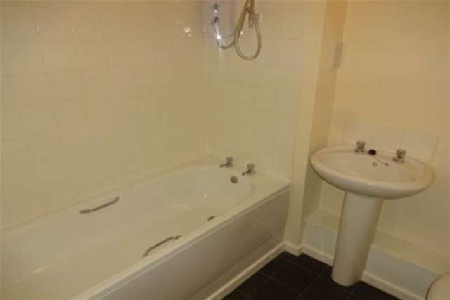  Image of 3 bedroom Semi-Detached house to rent in Carriage Close Wednesbury WS10 at Wednesbury, WS10 8DX