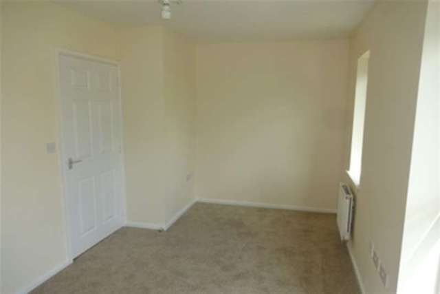  Image of 3 bedroom Semi-Detached house to rent in Carriage Close Wednesbury WS10 at Wednesbury, WS10 8DX