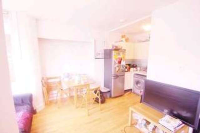  Image of 5 bedroom Flat to rent in Carysfort Road London N16 at London N16 9AP Newington Green, N16 9AP