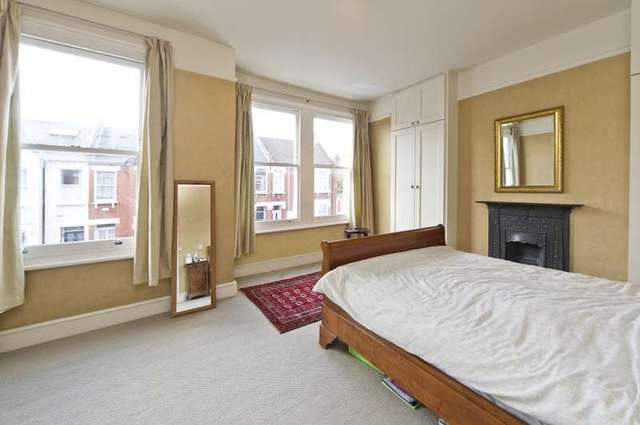  Image of 4 bedroom Property to rent in Cathles Road London SW12 at Cathles Road  London, SW12 9LE