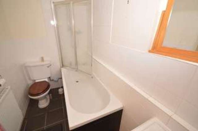  Image of 2 bedroom Flat for sale in Cedar Court Haslemere GU27 at Cedar Court  Haslemere, GU27 2BB