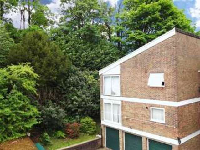  Image of 2 bedroom Flat for sale in Cedar Court Haslemere GU27 at Cedar Court  Haslemere, GU27 2BB