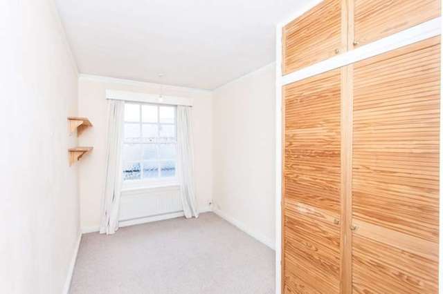  Image of 3 bedroom Flat to rent in Sheen Lane London SW14 at Sheen Lane  East Sheen, SW14 8LY