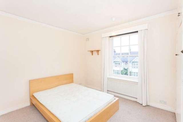  Image of 3 bedroom Flat to rent in Sheen Lane London SW14 at Sheen Lane  East Sheen, SW14 8LY