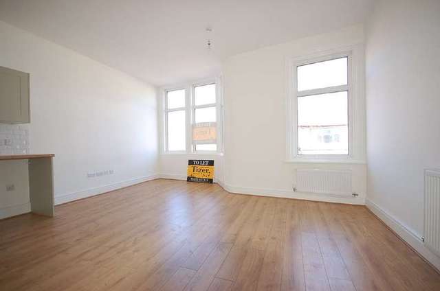  Image of 2 bedroom Flat to rent in Central Drive Blackpool FY1 at Blackpool Lancashire, FY1 5EE