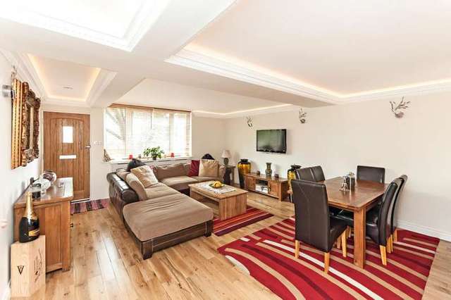 Image of 2 bedroom Flat to rent in Inverness Terrace London W2 at Cervantes Court  Inverness Terrace, W2 6JE