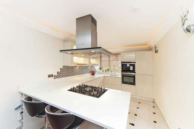  Image of 2 bedroom Flat to rent in Inverness Terrace London W2 at Cervantes Court  Inverness Terrace, W2 6JE