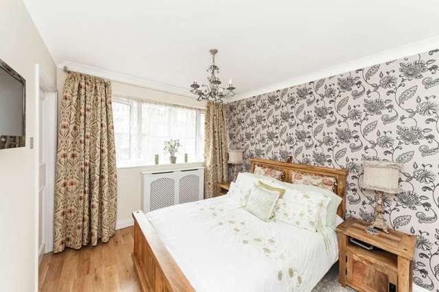  Image of 2 bedroom Flat to rent in Inverness Terrace London W2 at Cervantes Court  Inverness Terrace, W2 6JE