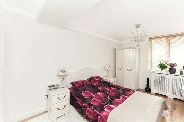  Image of 2 bedroom Flat to rent in Inverness Terrace London W2 at Cervantes Court  Inverness Terrace, W2 6JE