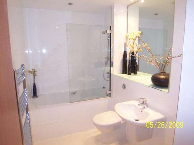  Image of 2 bedroom Flat to rent in Channel Way Ocean Village Southampton SO14 at Southampton Hampshire, SO14 3JB