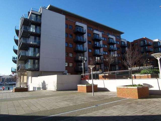  Image of 2 bedroom Flat to rent in Channel Way Ocean Village Southampton SO14 at Ocean Village Southampton Hampshire, SO14 3JF