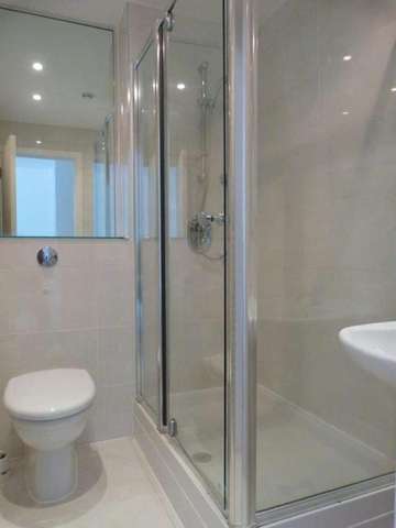  Image of 2 bedroom Flat to rent in Channel Way Ocean Village Southampton SO14 at Southampton Hampshire, SO14 3JA