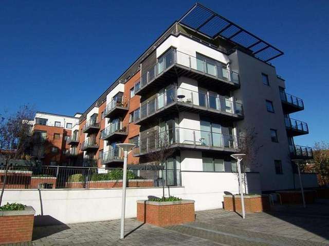  Image of 1 bedroom Flat to rent in Channel Way Ocean Village Southampton SO14 at Southampton Hampshire, SO14 3JA