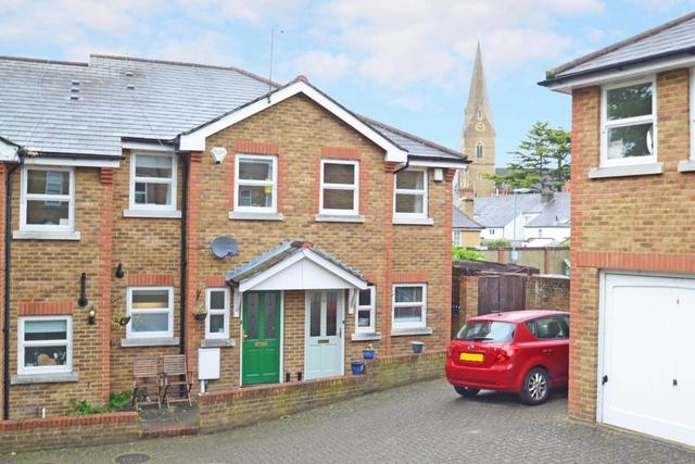  Image of 2 bedroom Mews to rent in Charlotte Mews Heather Place Esher KT10 at Heather Place Esher Esher, KT10 8NL