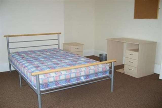  Image of 4 bedroom Detached house to rent in Chillingham Road Heaton Newcastle upon Tyne NE6 at Newcastle upon Tyne, NE6 5BU