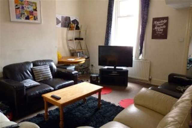  Image of 4 bedroom Detached house to rent in Chillingham Road Heaton Newcastle upon Tyne NE6 at Newcastle upon Tyne, NE6 5BU