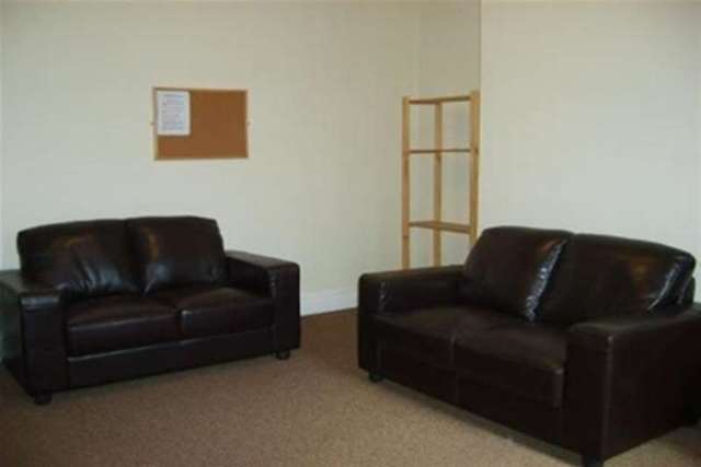  Image of 4 bedroom Detached house to rent in Chillingham Road Heaton Newcastle upon Tyne NE6 at Newcastle upon Tyne, NE6 5BU