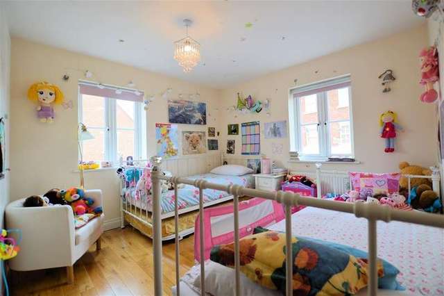  Image of 4 bedroom Detached house for sale in Chrysanthemum Drive Shinfield Reading RG2 at Reading, RG2 9DQ